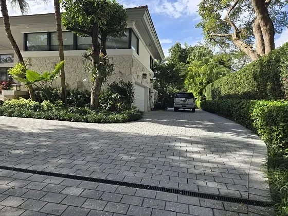 Concrete paver driveway with integrated drainage in Palm Beach Gardens