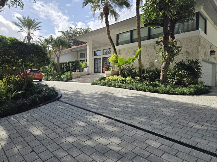 Finished concrete paver driveway in Palm Beach Gardens