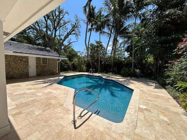 Barefoot-friendly travertine pool deck in Hollywood