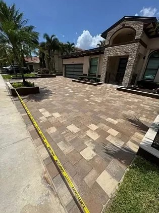 Cobble Loc sealed paver driveway in Fort Lauderdale