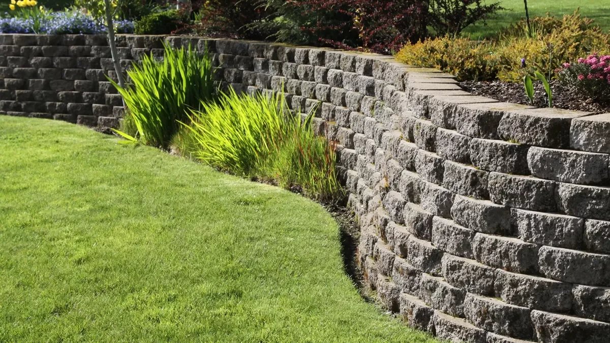 Retaining and seating wall